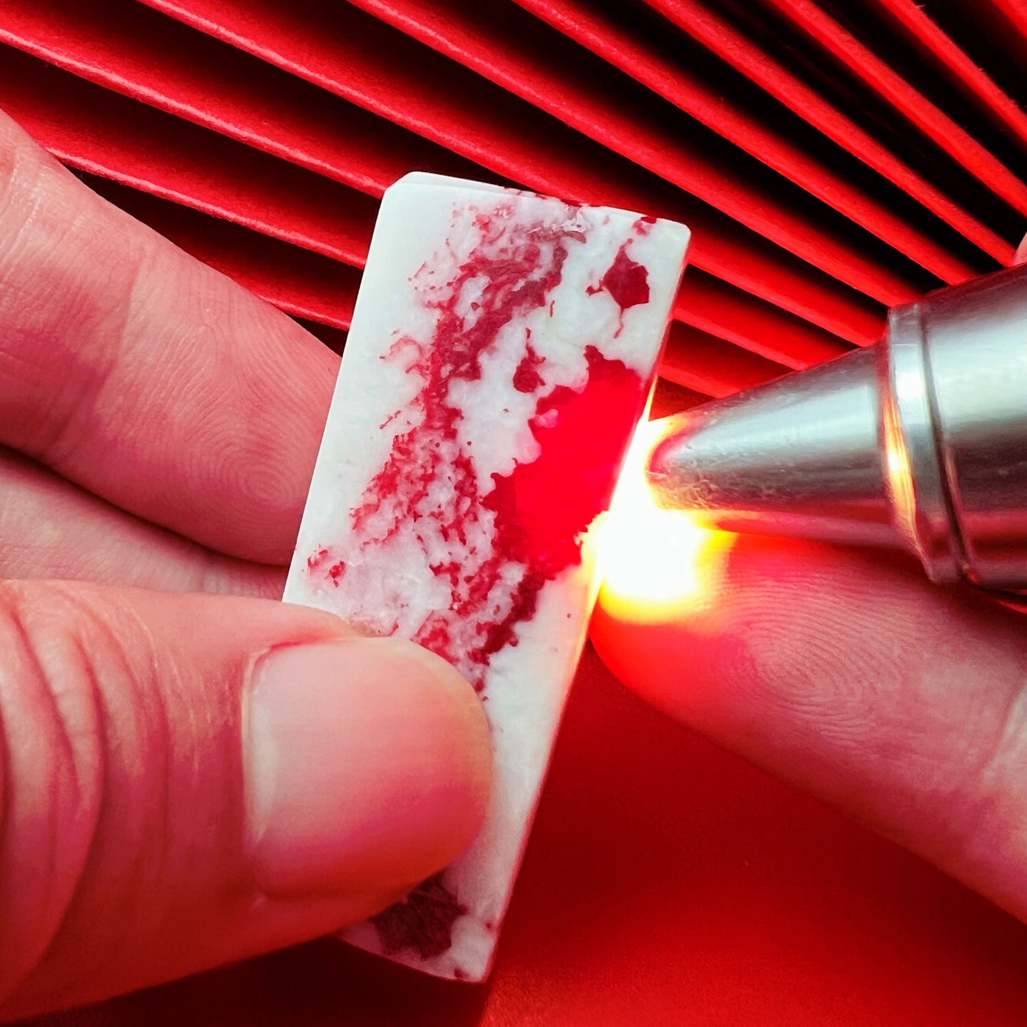 赤御朱砂万山红遍无事牌天然正宗雪里红晶体朱砂白牌吊坠打孔镶嵌- 朱砂